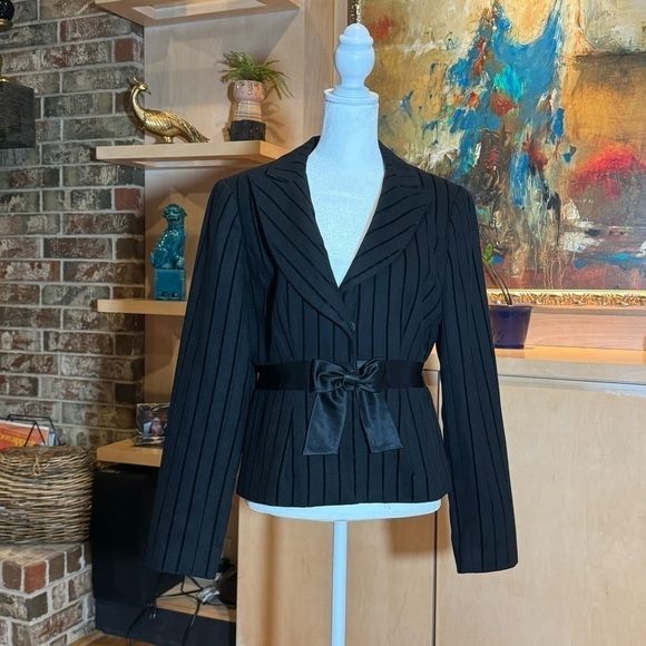 Harold's Jackets & Blazers - Harold’s Vintage Black Fitted Copped Jacket with  Velvet Pinstripe - The Delia
